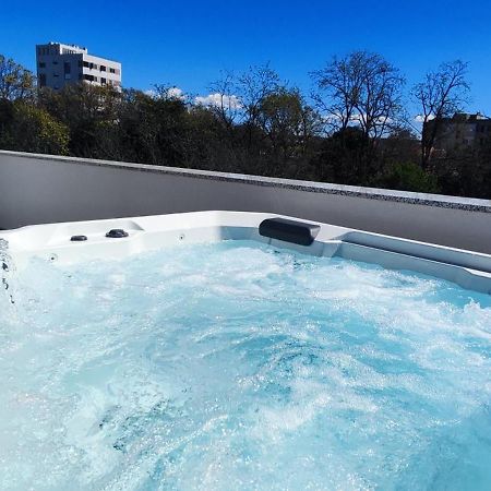 Villa Miema With Jacuzzi 扎达尔 外观 照片